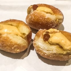 147 Deli - Salted caramel doughnut :D
