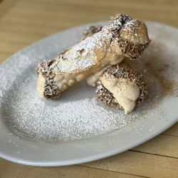 White Pie - DULCE DE LECHE CANNOLI