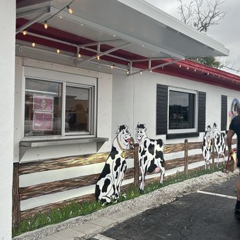 Strachan's Ice Cream & Desserts - Outside ordering window - Ice Cream & Frozen Yogurt Near Me - Dunedin, Florida Strachan's Ice Cream & Desserts - Outside ordering window - Ice Cream & Frozen Yogurt Near Me - Dunedin, Florida