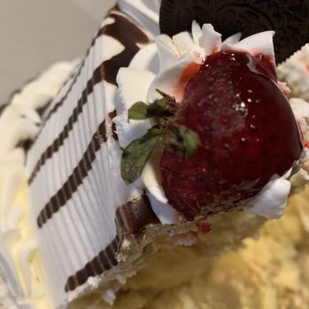 Alondra's Bakery - Old strawberries - Bakeries Near Me - Azusa, California