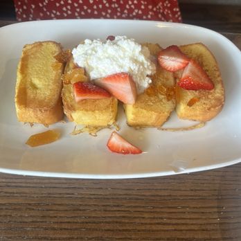 Another Broken Egg Cafe - Strawberry Pound Cake French Toast - American Near Me - Orlando, Florida Another Broken Egg Cafe - Strawberry Pound Cake French Toast - American Near Me - Orlando, Florida