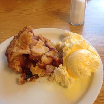 The In Place - Mixed berry pie al la mode - American Near Me - Forks, Washington The In Place - Mixed berry pie al la mode - American Near Me - Forks, Washington