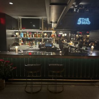 5th & Mad - Cocktail Bars Near Me - New York, New York