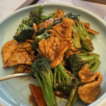 Fuchun Ju - chicken broccoli - Shanghainese Near Me - Boston, Massachusetts