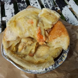 Ingleside Bakery - Best Tassie Scallop pie I've ever eaten. Chockers full and not curried!
