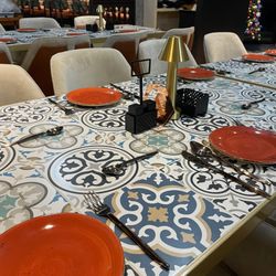 Delhi 6 Indian Bistro