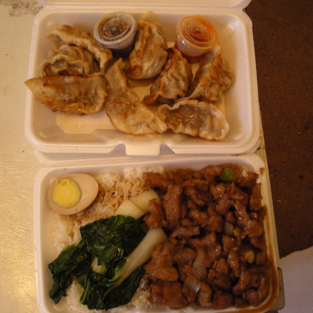 Hand Pull Noodle and Dumpling House - Ribs with black bean sauce over rice and the best fried pork dumplings in Bensonhurst. - Chinese Near Me - Brooklyn, New York Hand Pull Noodle and Dumpling House - Ribs with black bean sauce over rice and the best fried pork dumplings in Bensonhurst. - Chinese Near Me - Brooklyn, New York