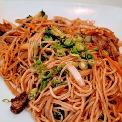Tangerine Japanese Cuisine - Yakisoba with beef.