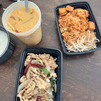 Thai Table Oak Grove - Pad Thai with tofu, lemongrass chicken and red curry with chicken - Thai Near Me - Concord, California Thai Table Oak Grove - Pad Thai with tofu, lemongrass chicken and red curry with chicken - Thai Near Me - Concord, California