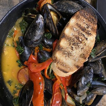 Barrels & Boards - Mussels and linguisa - New American Near Me - Raynham, Massachusetts