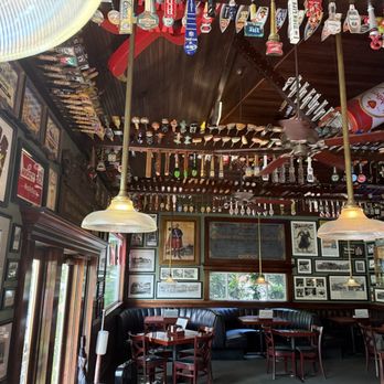 Parkway Tavern - Pubs Near Me - Tacoma, Washington