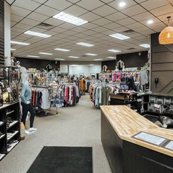 Closet Connection - We love our new space!!!