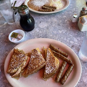 Village Cafe - American Near Me - Siesta Key, Florida