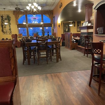 Geraldo's - Inside - fireplace in the middle - Italian Near Me - Fairbanks, Alaska