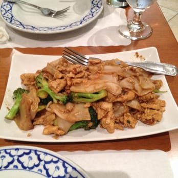 Rose Garden - Pad see ew with chicken - Thai Near Me - Vacaville, California Rose Garden - Pad see ew with chicken - Thai Near Me - Vacaville, California