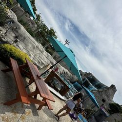 Little seating area near the entrance