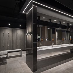 VIDA Fitness - City Vista - Men's Locker Room