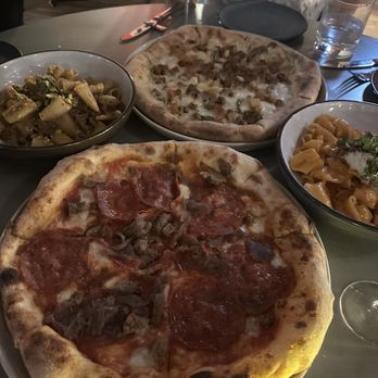 Sono North Park - Picante pizza, golosona pizza, conchiglioni piccanti, rigatoni bolognese bianca - Italian Near Me - San Diego, California Sono North Park - Picante pizza, golosona pizza, conchiglioni piccanti, rigatoni bolognese bianca - Italian Near Me - San Diego, California