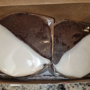 William Greenberg Desserts - Black & white cookies - Bakeries Near Me - Manhattan, New York William Greenberg Desserts - Black & white cookies - Bakeries Near Me - Manhattan, New York