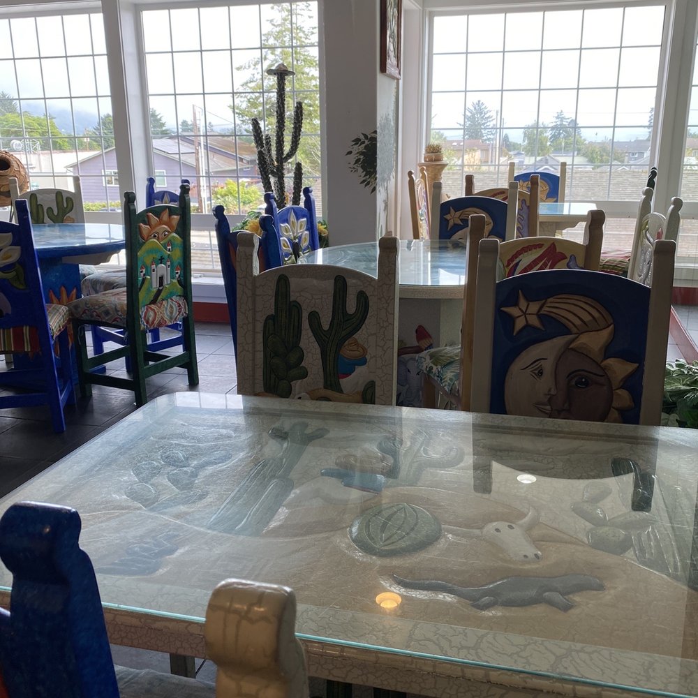 La Flor De Mexico - Table seating - Mexican Near Me - Brookings, Oregon