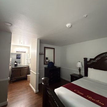 Casa Avalon - King size room - Hotels Near Me - Avalon, California Casa Avalon - King size room - Hotels Near Me - Avalon, California