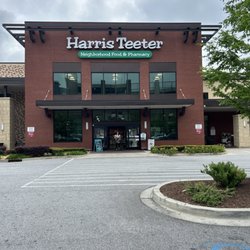 Harris Teeter - The entrance of Harris Teeter.