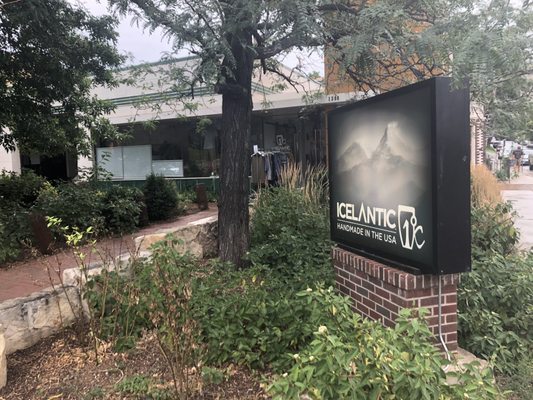 Icelantic Skis by null