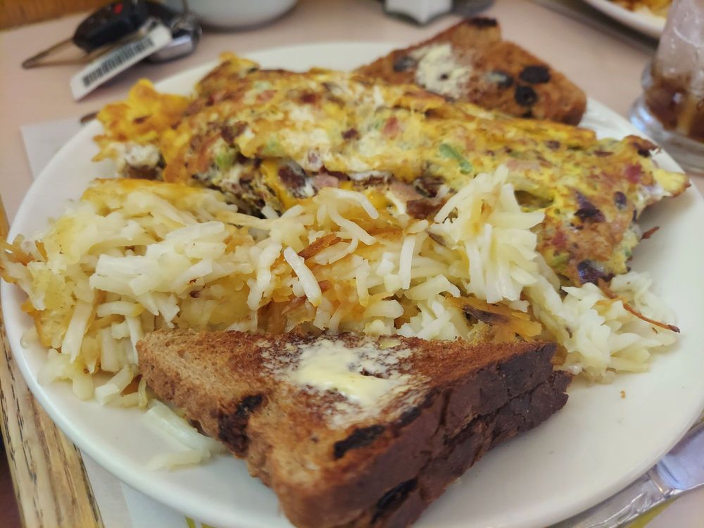 OMICRON FAMILY RESTAURANT Updated November 2024 26 Photos & 48