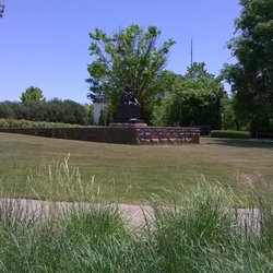 Riverbend Park - Nice plaza near the river
