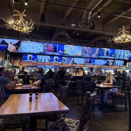 TWIN PEAKS - Updated October 2025 - 208 Photos & 168 Reviews - 8700 NW