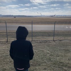 Airport Dog Park - We went to the dog park to plane watch! It's a great view of the runway.