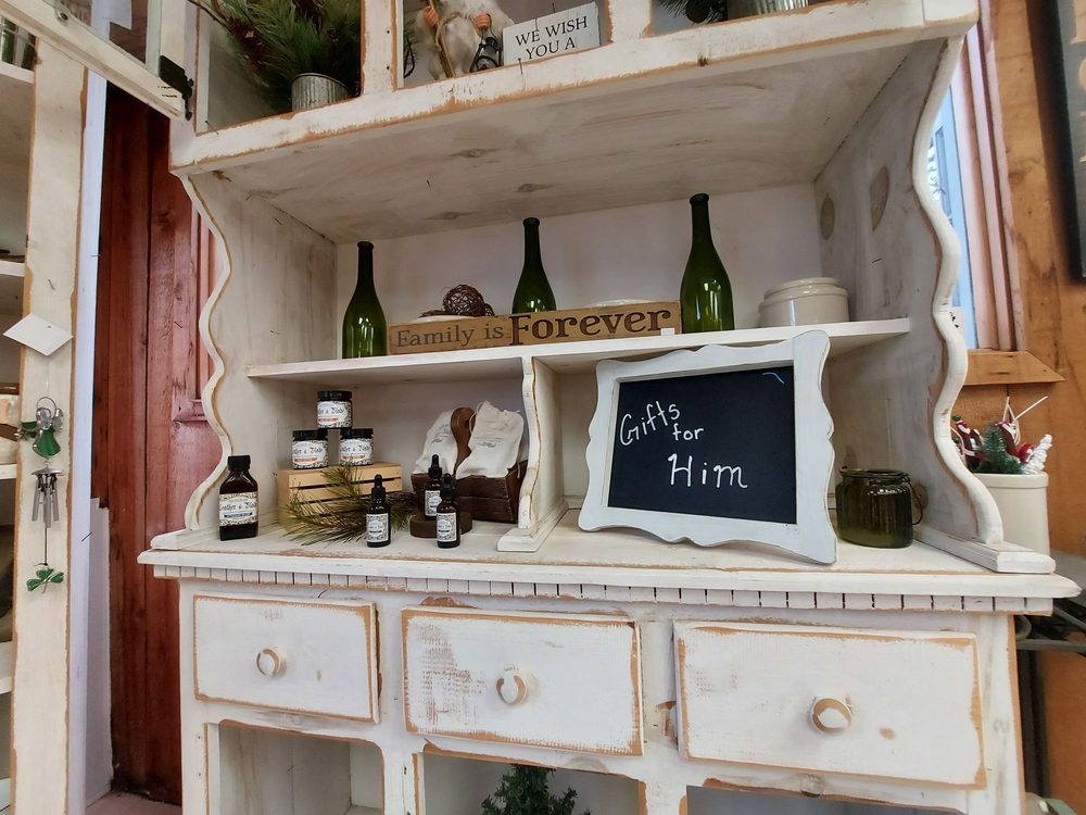 DECORAH GREENHOUSES Updated October 2024 32 Photos 701 Mound St