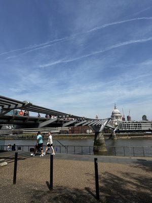 Millennium Bridge by null