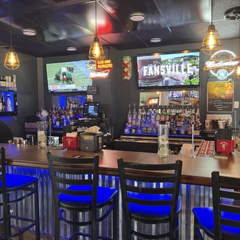 Hubcap Grill - Burgers Near Me - Santa Fe, Texas