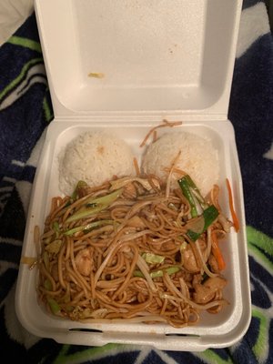Photo of Lucky Teriyaki Restaurant - Sedro Woolley, WA, United States. Chicken Chow Mein