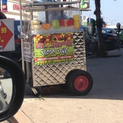 El Jefe Fresh Fruit - El Jefe's fresh fruit cart