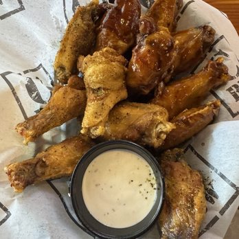 Charleston Beer Works - Wings - Sports Bars Near Me - Charleston, South Carolina
