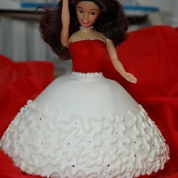 D&D Cake Designs - She will make a perfect entrance for your little princess.