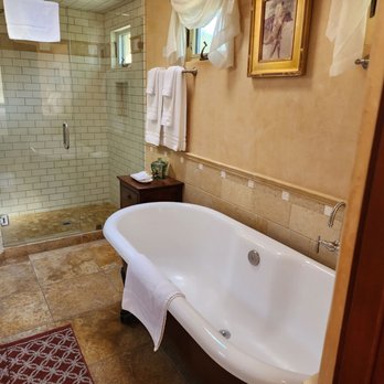 Emerald Iguana Inn - Treehouse room - Hotels Near Me - Ojai, California