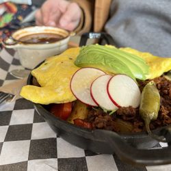 K Brunch By Tacos N Madres - Skillet breakfast con chorizo