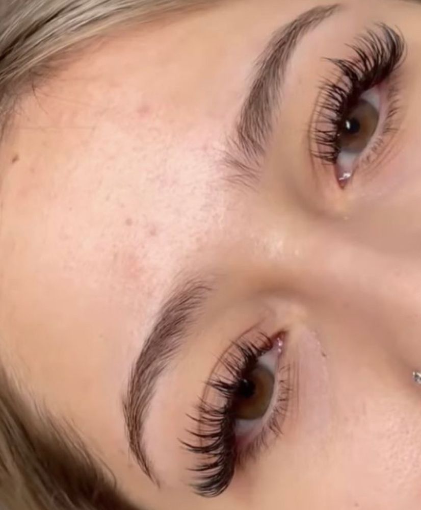 Pretty Girl Eyelash Logo