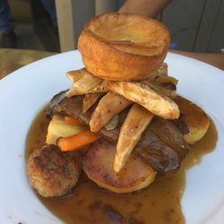 4Q Bar and Lounge Southampton - Roast dinner, mixed chicken and beef.