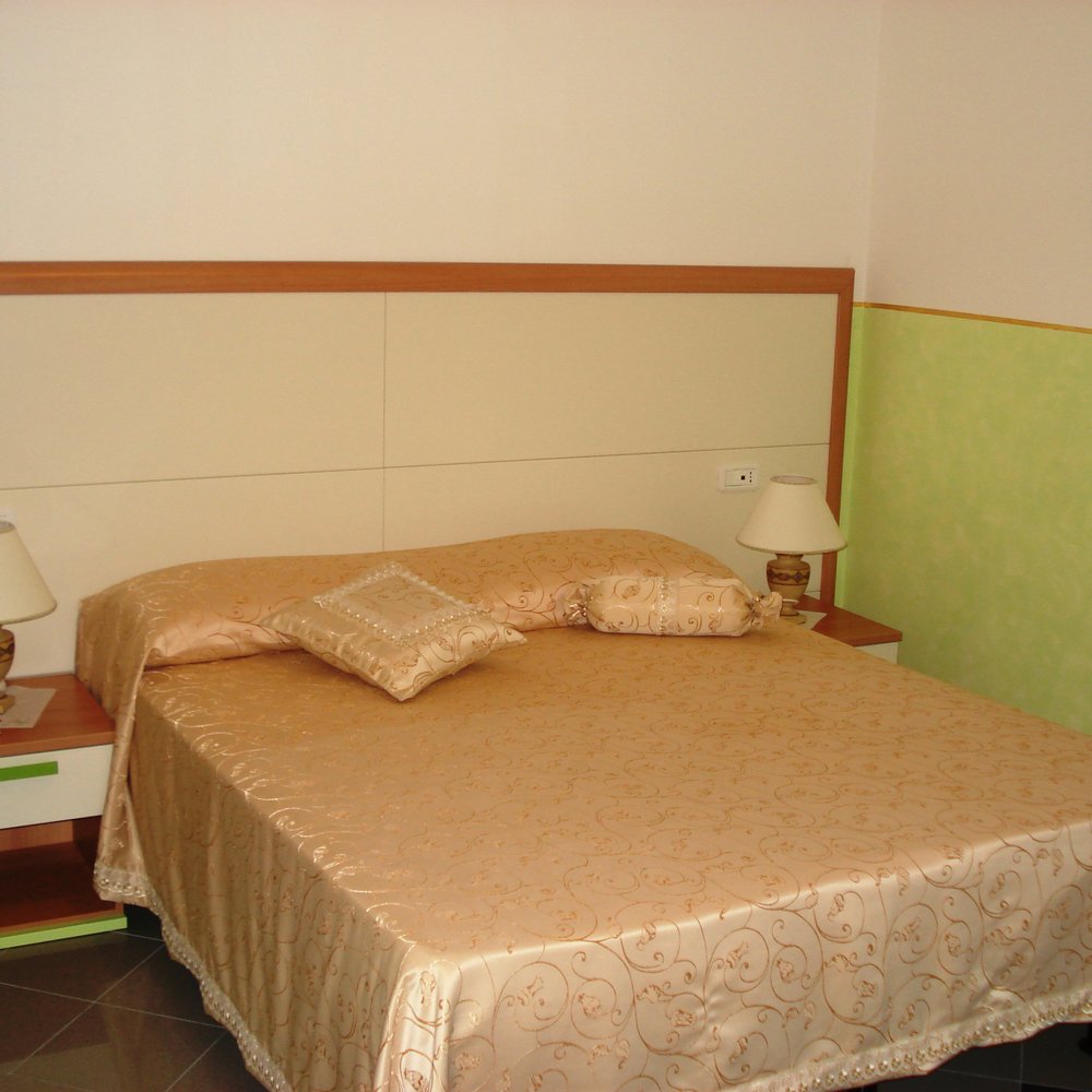 Buon 2025 a tutti! Un caloroso saluto Matteo, Giacomo e Jessica! #tecnocasa  #tecnocasasangiacomo #tecnocasagroup #tecnocasatrieste #agenzia #trieste  #agenziaimmobiliare #immobiliare, image size:1000x1000