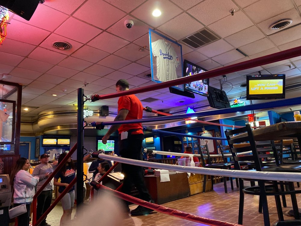 Bobby V's Sports Gallery Cafe, Arlington Roadtrippers