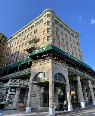 Basin Park Hotel by null