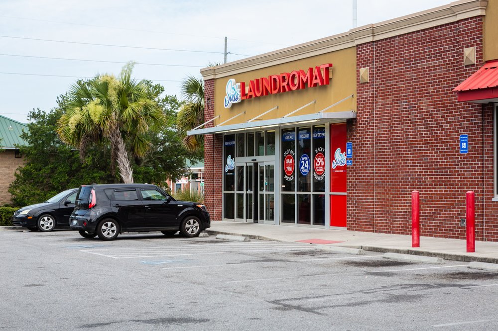 SUDS LAUNDROMAT Updated September 2024 18 Photos 1064 King
