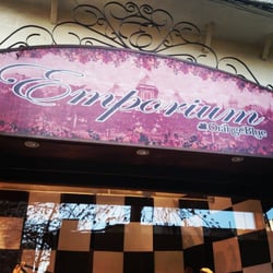 Orange Blue - Fachada del Emporium