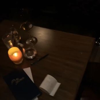 Papi Steak Miami Beach - Empty tables, no table cloth, very bad lighting - Steakhouses Near Me - Miami Beach, Florida