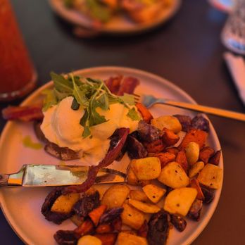 Acorn Cafe - "Shop local" Benedict - Breakfast & Brunch Near Me - Healdsburg, California Acorn Cafe - "Shop local" Benedict - Breakfast & Brunch Near Me - Healdsburg, California