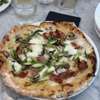 Isola - Specials pizza with asparagus, mushrooms and prosciutto - Italian Near Me - Encinitas, California